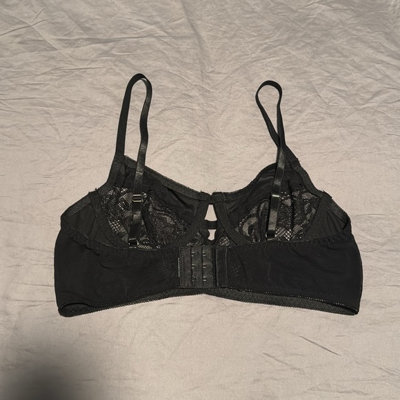 Elegant Black Lace Bralette - Picture 3 of 4